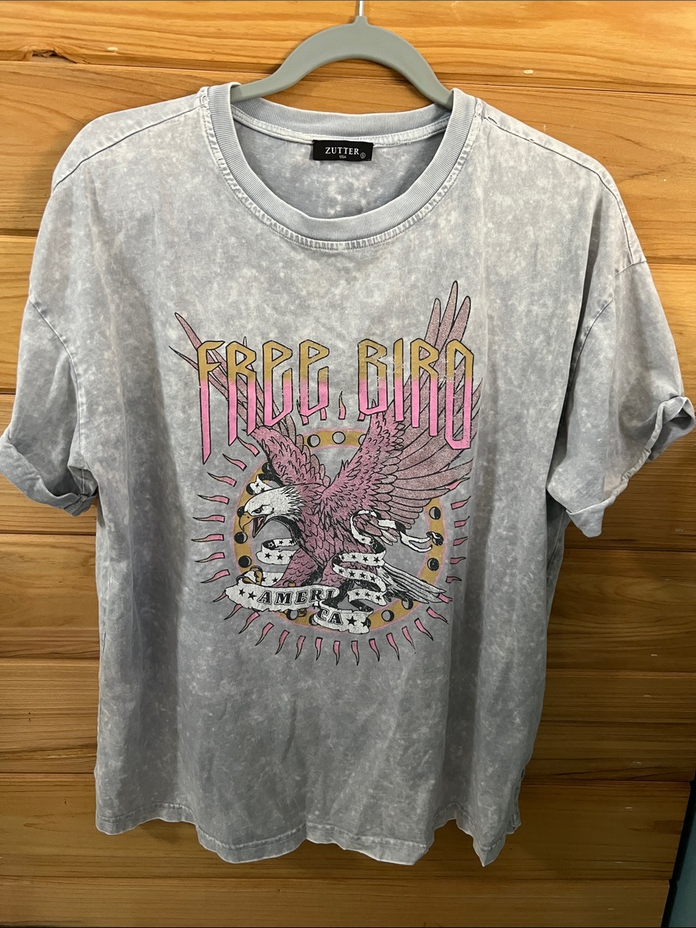 Zutter Women's Gray Short Sleeve Graphic Tee with Pink Eagle